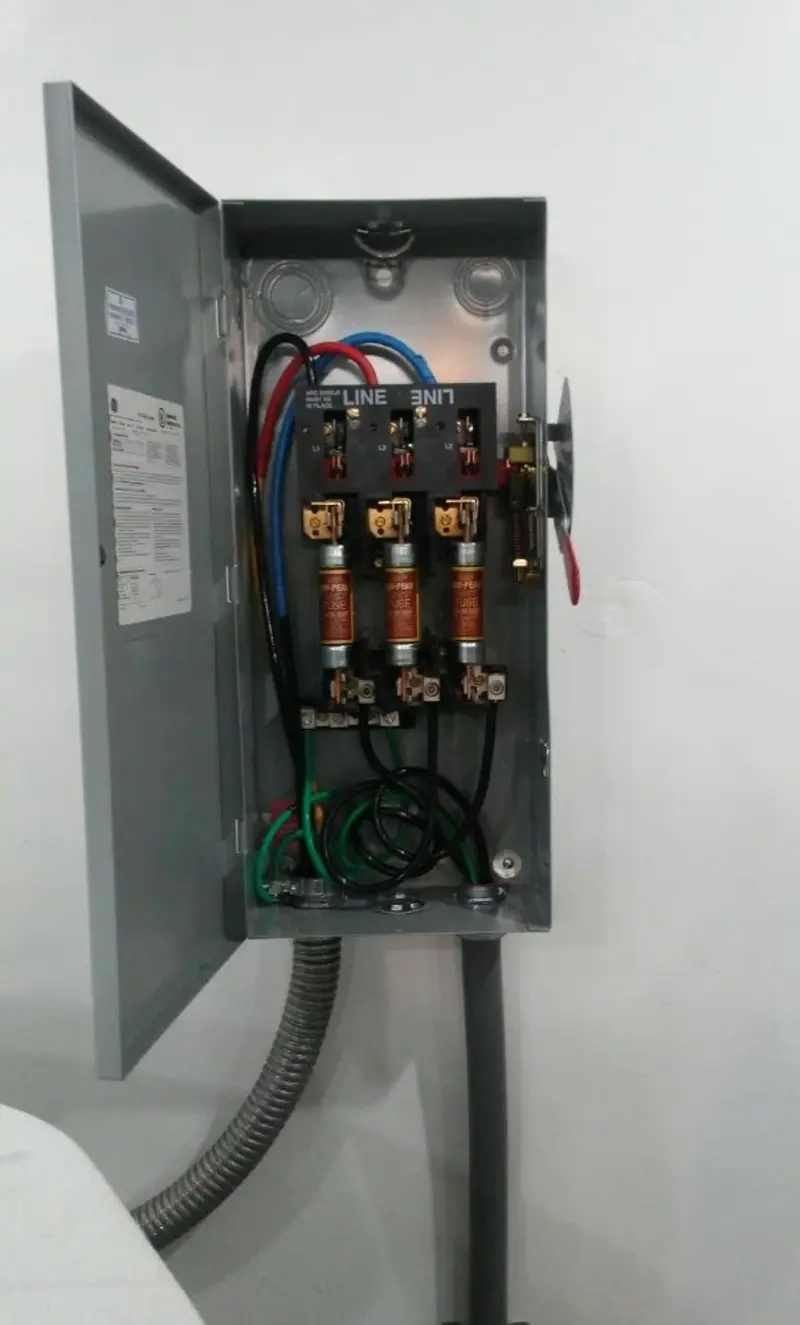 Three-phase disconnect switch installed for Smoke Detector Installation in Filer